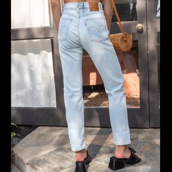 Levi's Denim - SALE! ⭐️ Levi’s Wedgie Straight Leg high rise light wash Jean - 26” inseam